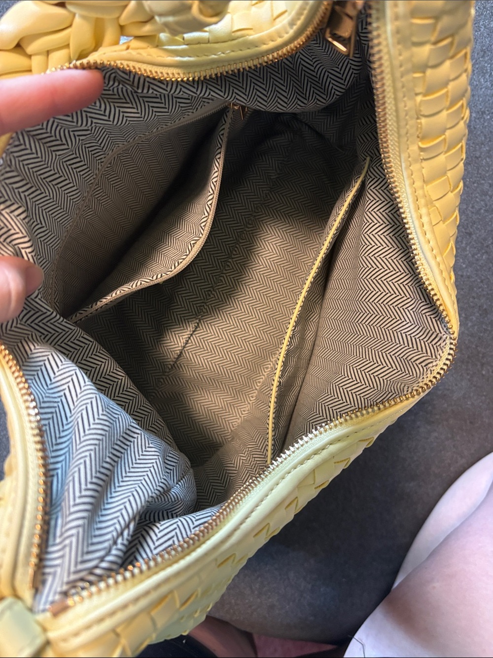 Modern and Chic pale yellow woven Kelly - vegan leather tote - Picture 2 of 5